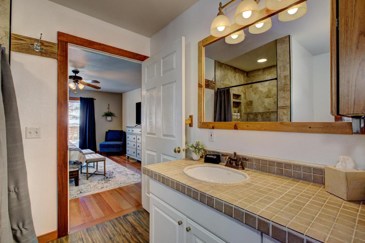 Twin Pines Cabin In Wilderness Ranch On Hwy 21, Amazing Views, 20 Ft Ceilings, Fully Fenced Yard, Pet Friendly, , Go Paddle Boarding At Lucky Peak, Or Snowshoeing In Idaho City And Take In The Hot Springs, Sleeps 10! Boise Bagian luar foto