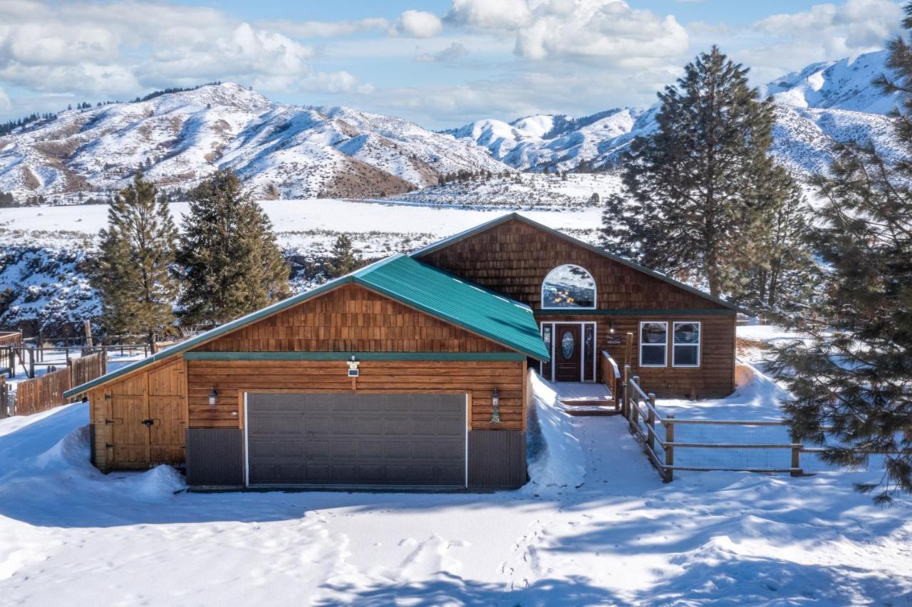 Twin Pines Cabin In Wilderness Ranch On Hwy 21, Amazing Views, 20 Ft Ceilings, Fully Fenced Yard, Pet Friendly, , Go Paddle Boarding At Lucky Peak, Or Snowshoeing In Idaho City And Take In The Hot Springs, Sleeps 10! Boise Bagian luar foto