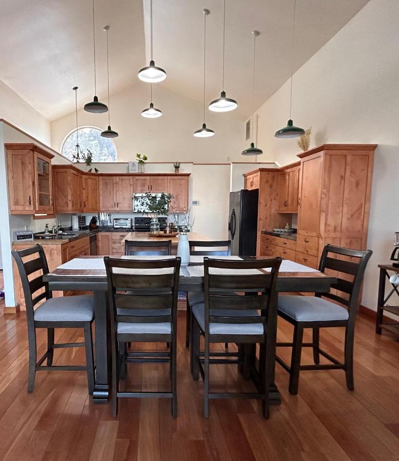 Twin Pines Cabin In Wilderness Ranch On Hwy 21, Amazing Views, 20 Ft Ceilings, Fully Fenced Yard, Pet Friendly, , Go Paddle Boarding At Lucky Peak, Or Snowshoeing In Idaho City And Take In The Hot Springs, Sleeps 10! Boise Bagian luar foto