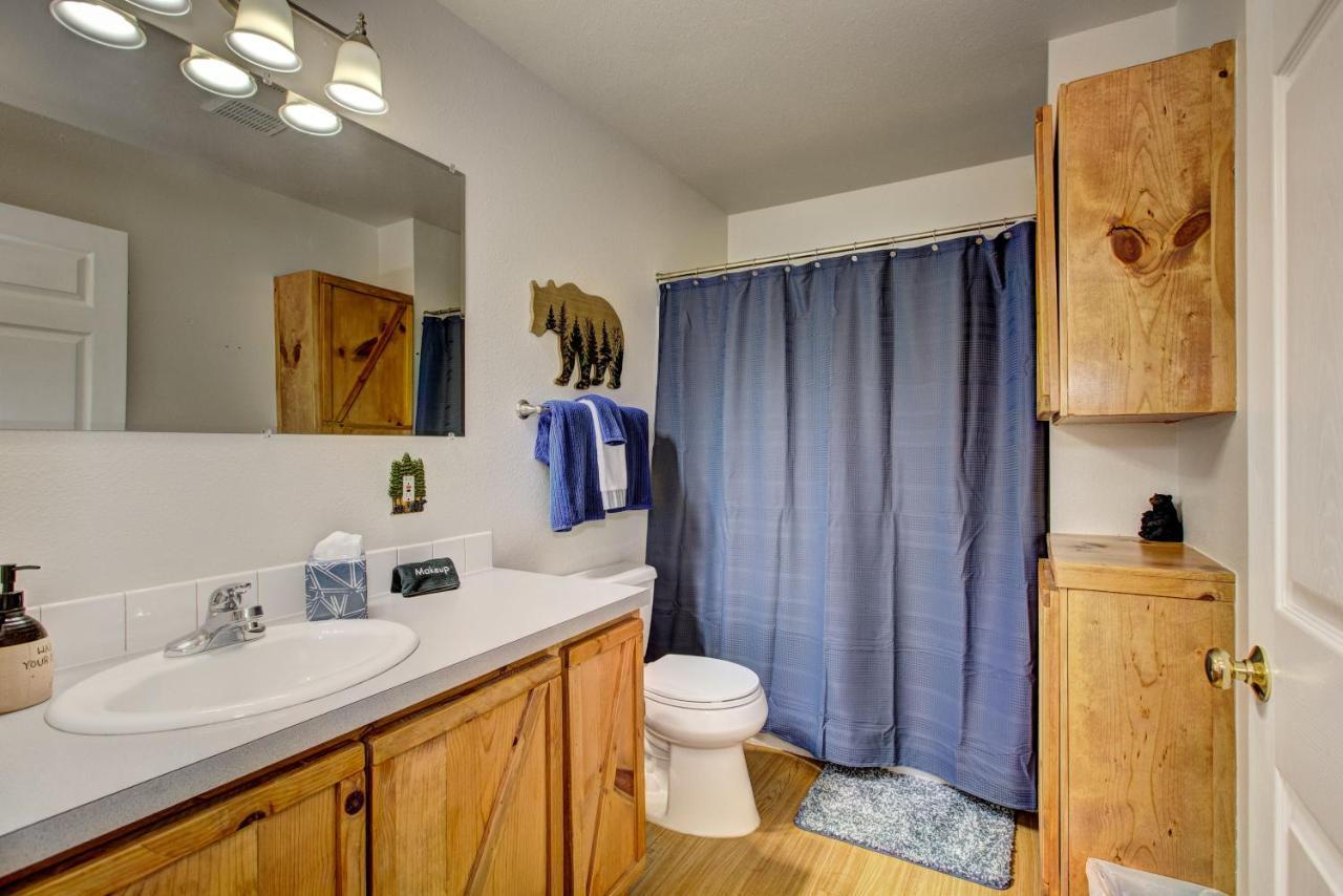 Twin Pines Cabin In Wilderness Ranch On Hwy 21, Amazing Views, 20 Ft Ceilings, Fully Fenced Yard, Pet Friendly, , Go Paddle Boarding At Lucky Peak, Or Snowshoeing In Idaho City And Take In The Hot Springs, Sleeps 10! Boise Bagian luar foto