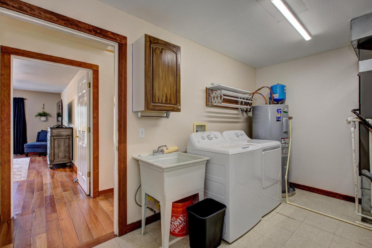 Twin Pines Cabin In Wilderness Ranch On Hwy 21, Amazing Views, 20 Ft Ceilings, Fully Fenced Yard, Pet Friendly, , Go Paddle Boarding At Lucky Peak, Or Snowshoeing In Idaho City And Take In The Hot Springs, Sleeps 10! Boise Bagian luar foto
