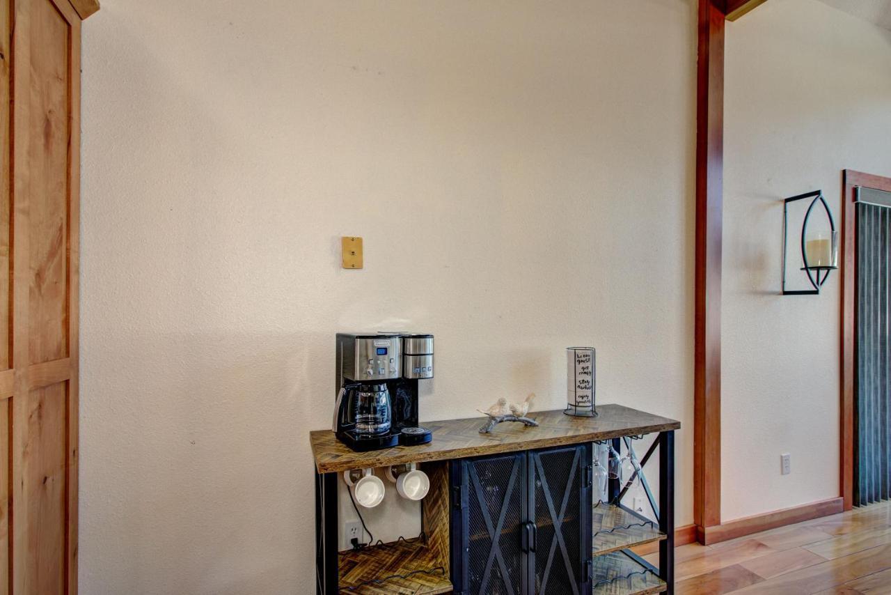 Twin Pines Cabin In Wilderness Ranch On Hwy 21, Amazing Views, 20 Ft Ceilings, Fully Fenced Yard, Pet Friendly, , Go Paddle Boarding At Lucky Peak, Or Snowshoeing In Idaho City And Take In The Hot Springs, Sleeps 10! Boise Bagian luar foto