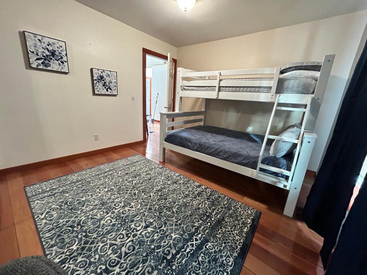 Twin Pines Cabin In Wilderness Ranch On Hwy 21, Amazing Views, 20 Ft Ceilings, Fully Fenced Yard, Pet Friendly, , Go Paddle Boarding At Lucky Peak, Or Snowshoeing In Idaho City And Take In The Hot Springs, Sleeps 10! Boise Bagian luar foto
