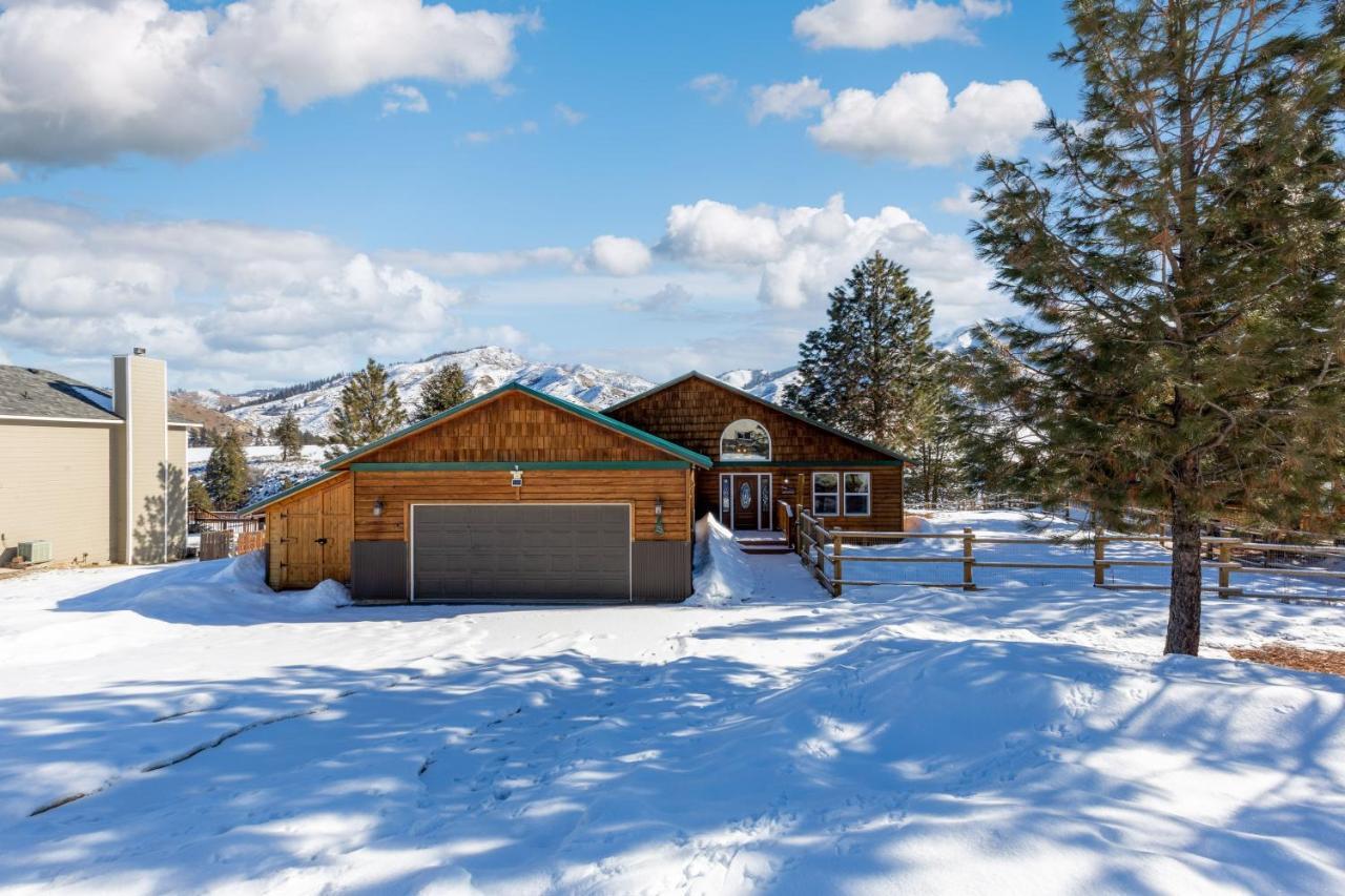 Twin Pines Cabin In Wilderness Ranch On Hwy 21, Amazing Views, 20 Ft Ceilings, Fully Fenced Yard, Pet Friendly, , Go Paddle Boarding At Lucky Peak, Or Snowshoeing In Idaho City And Take In The Hot Springs, Sleeps 10! Boise Bagian luar foto