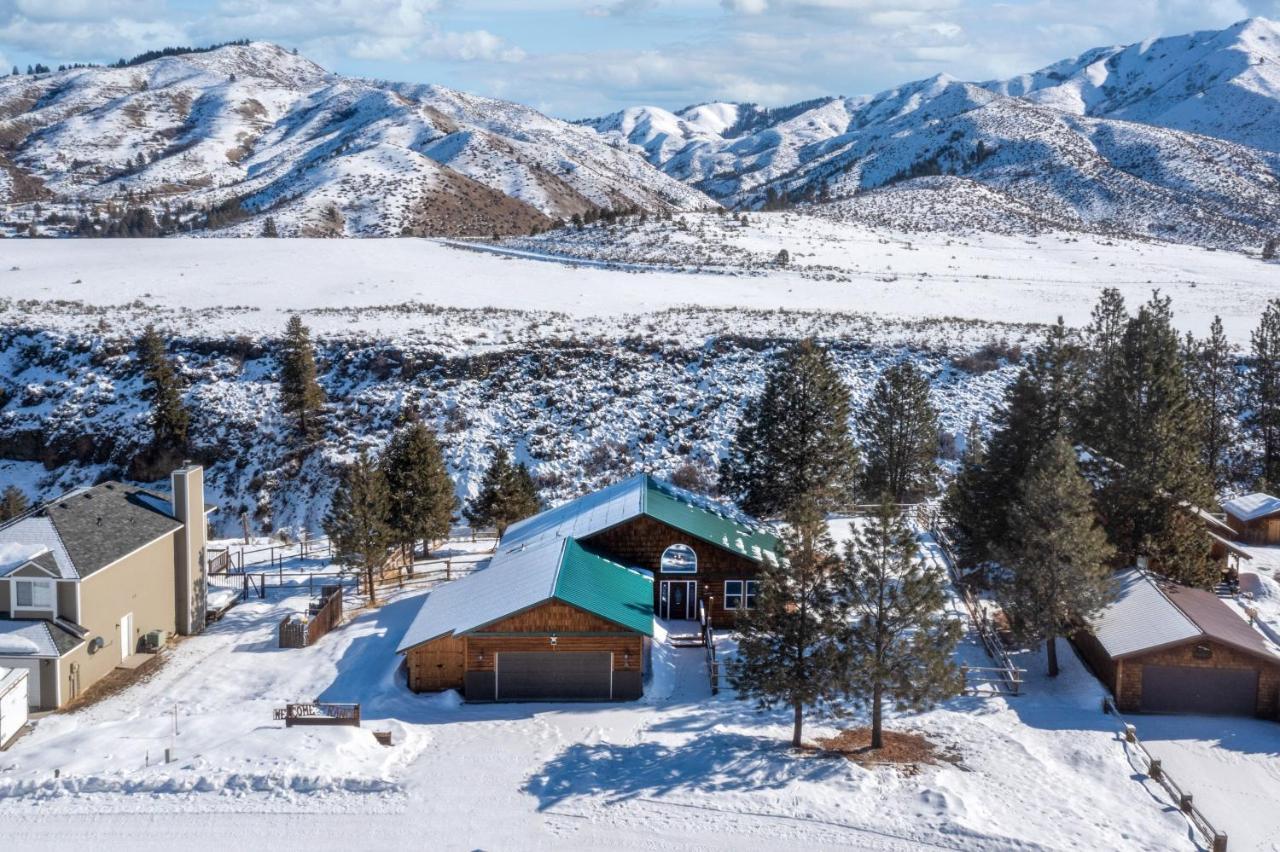 Twin Pines Cabin In Wilderness Ranch On Hwy 21, Amazing Views, 20 Ft Ceilings, Fully Fenced Yard, Pet Friendly, , Go Paddle Boarding At Lucky Peak, Or Snowshoeing In Idaho City And Take In The Hot Springs, Sleeps 10! Boise Bagian luar foto